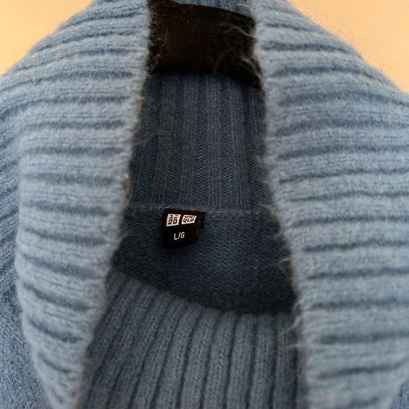 Uniqlo Blue Wool-Blend Turtleneck Sweater - Picture 4 of 4